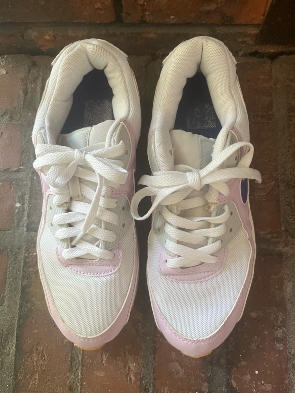 Nike Air Women's White and Light Pink Sneakers size 8.5 (Rm85)